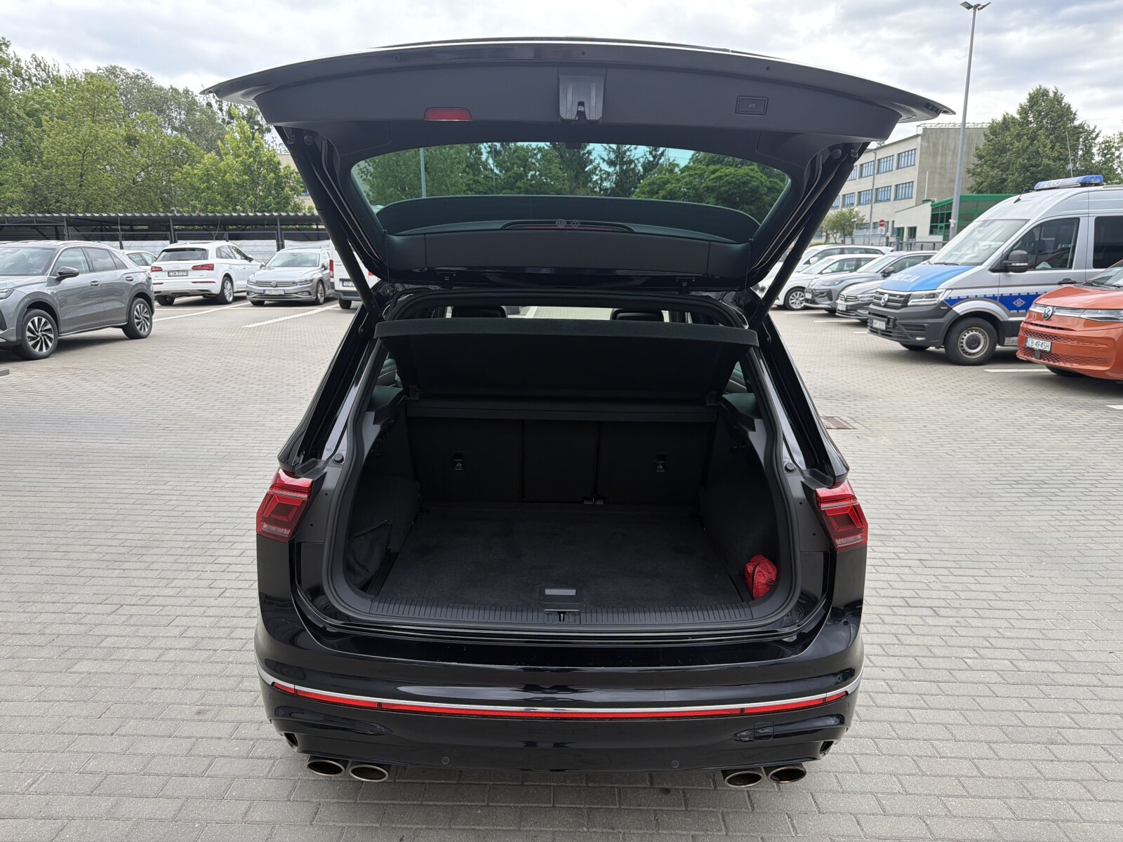 Volkswagen Tiguan - zdjęcie 17
