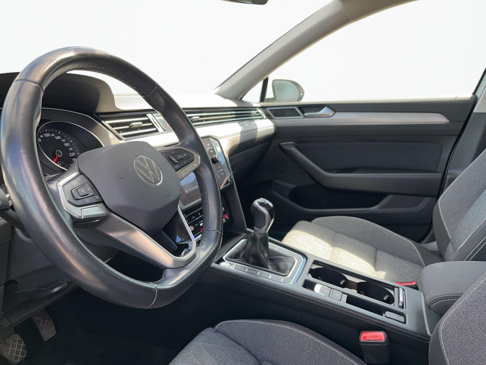 Volkswagen Passat Variant - zdjęcie 9
