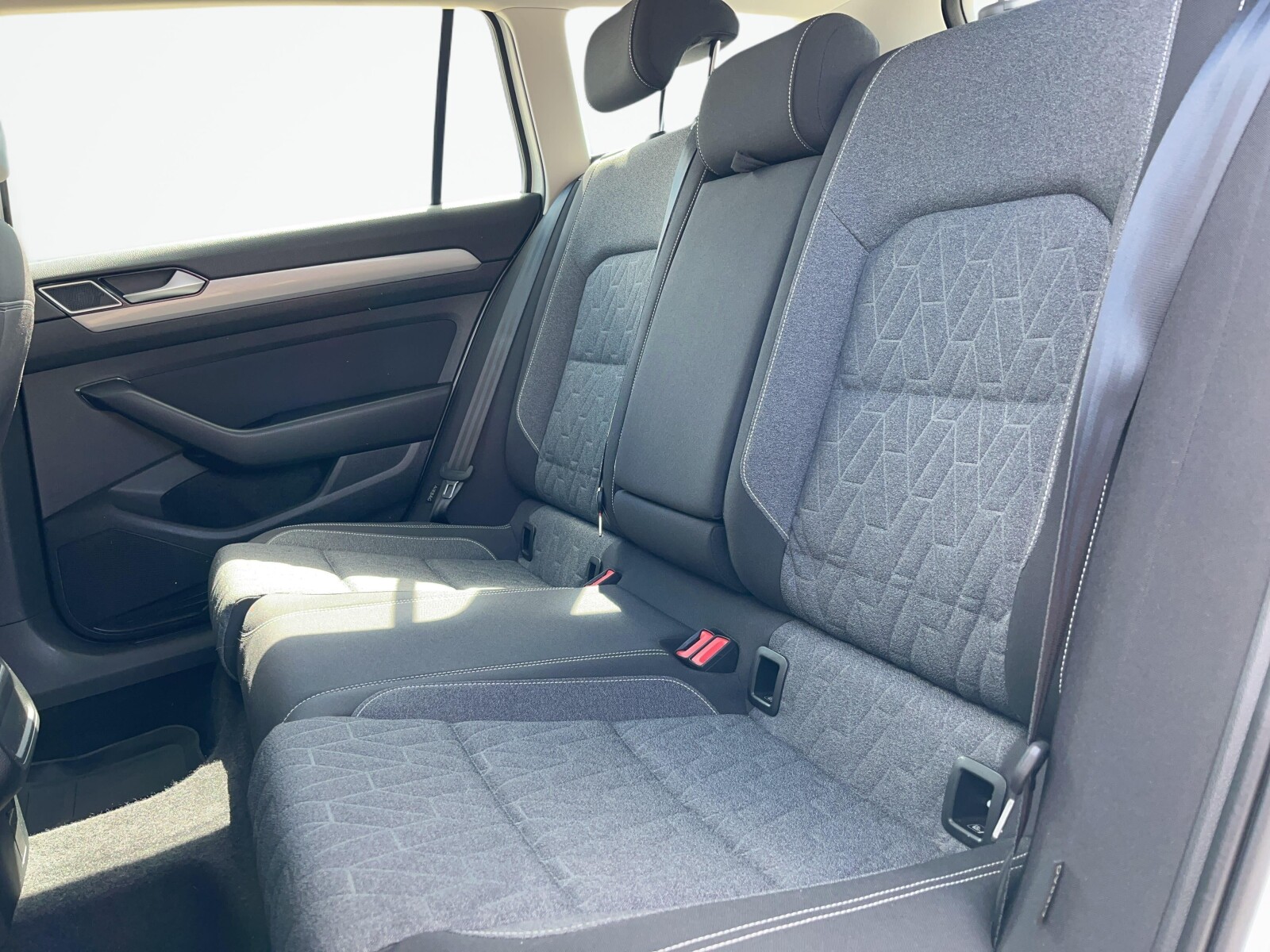 Volkswagen Passat Variant - zdjęcie 14