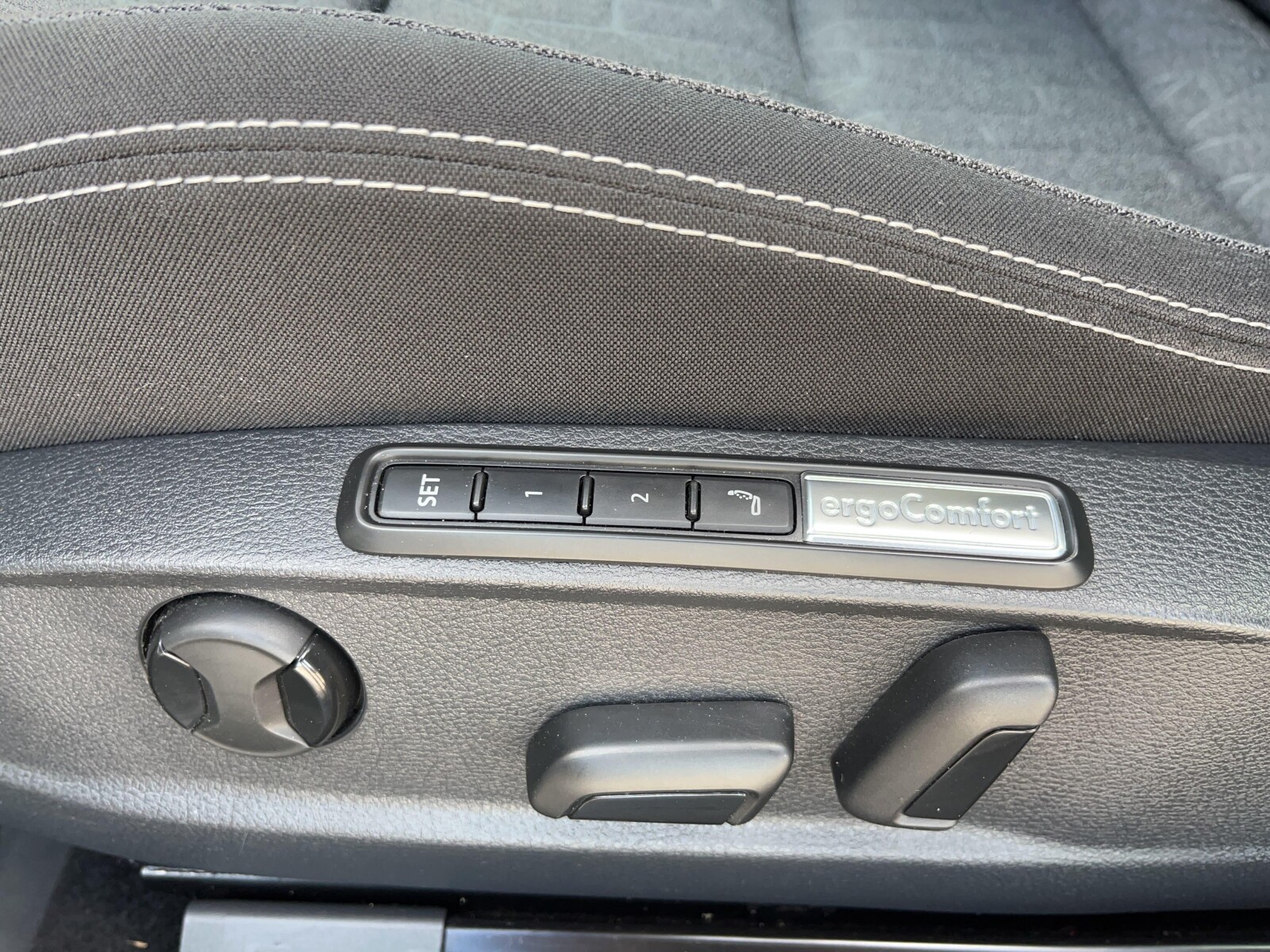 Volkswagen Passat Variant - zdjęcie 10