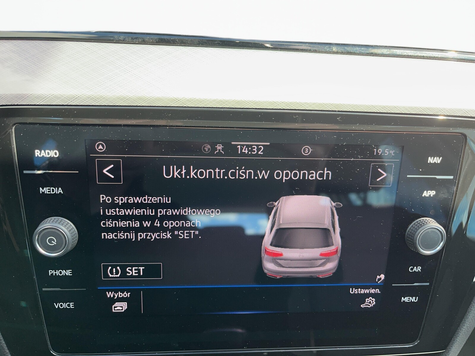 Volkswagen Passat Variant - zdjęcie 35