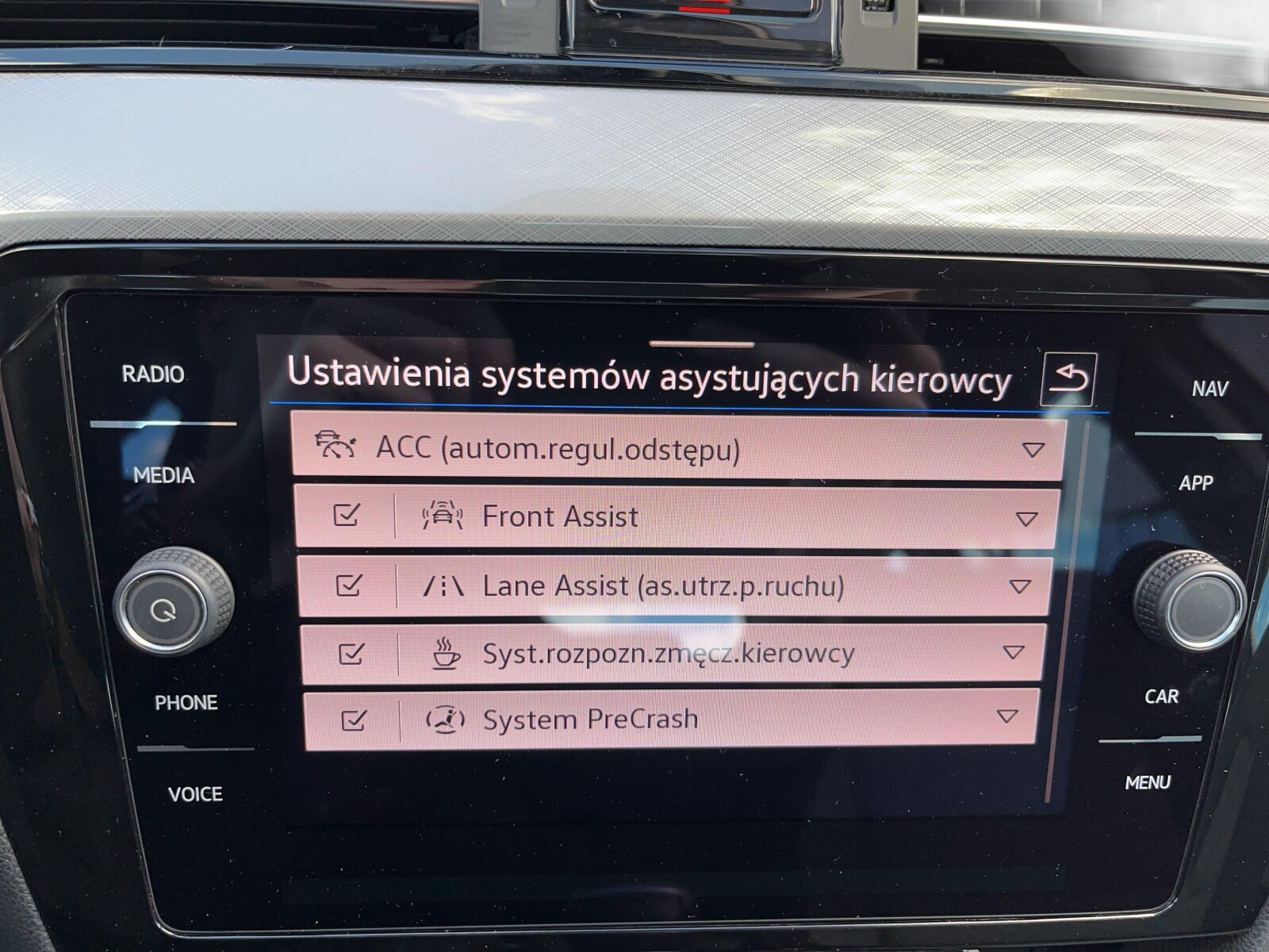 Volkswagen Passat Variant - zdjęcie 33