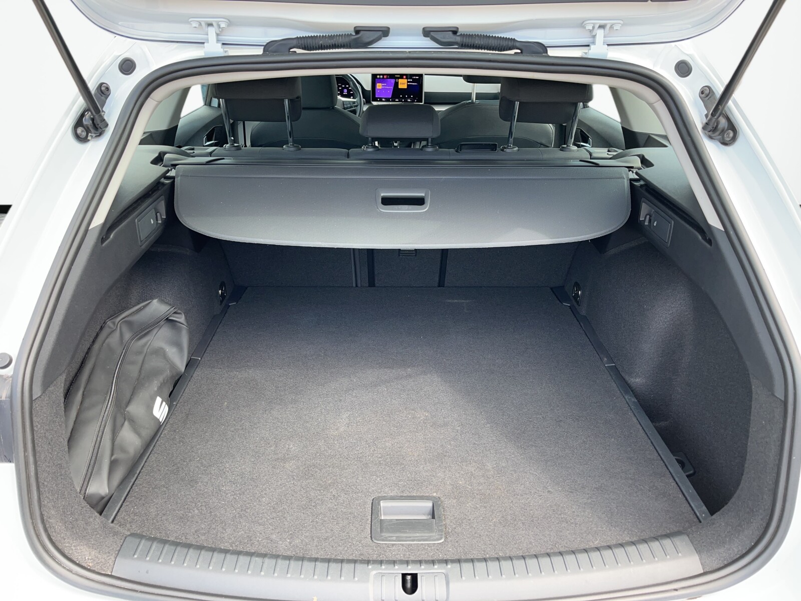 Seat Leon Sportstourer - zdjęcie 17