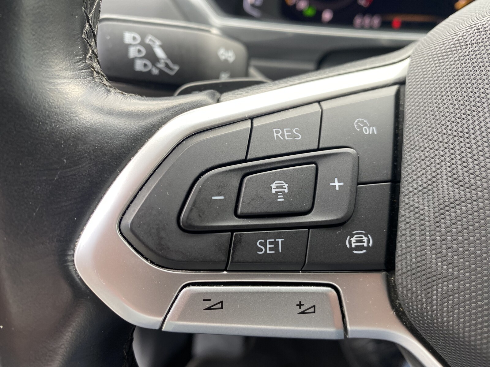 Volkswagen Tiguan Allspace - zdjęcie 20