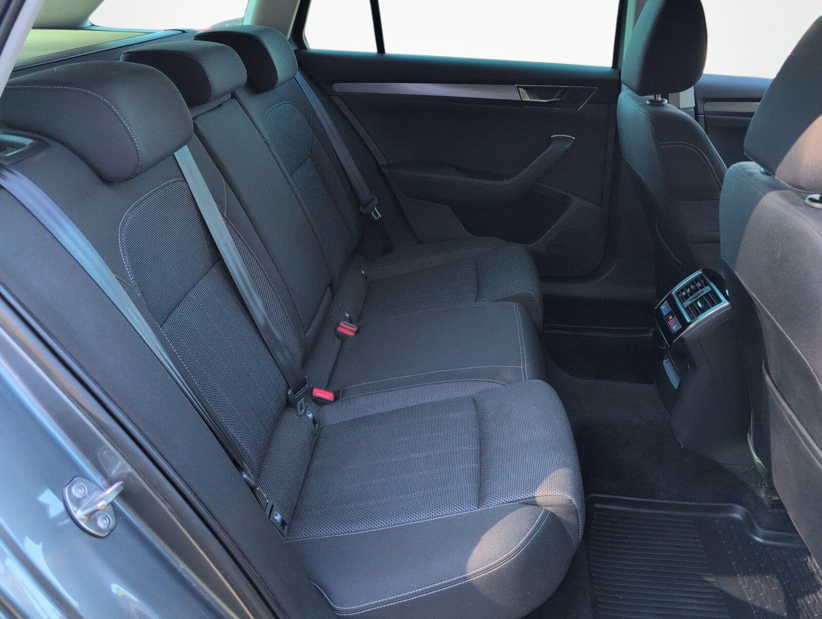 Škoda Superb Combi - zdjęcie 12