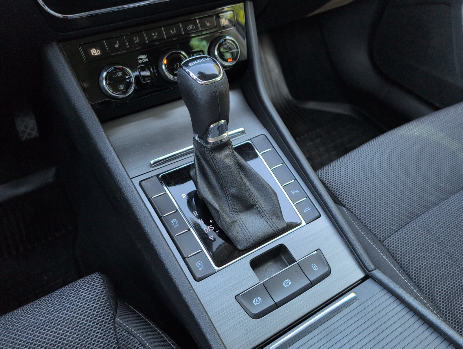 Škoda Superb Combi - zdjęcie 33