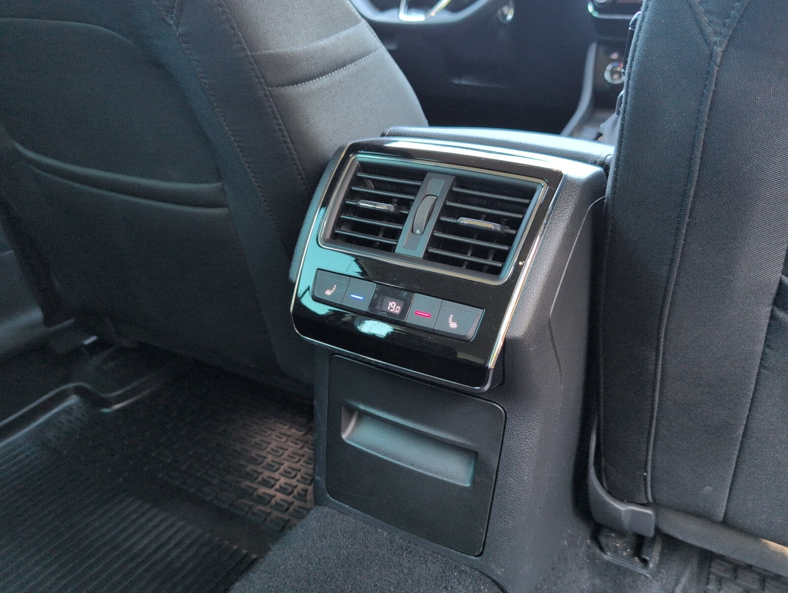 Škoda Superb Combi - zdjęcie 13