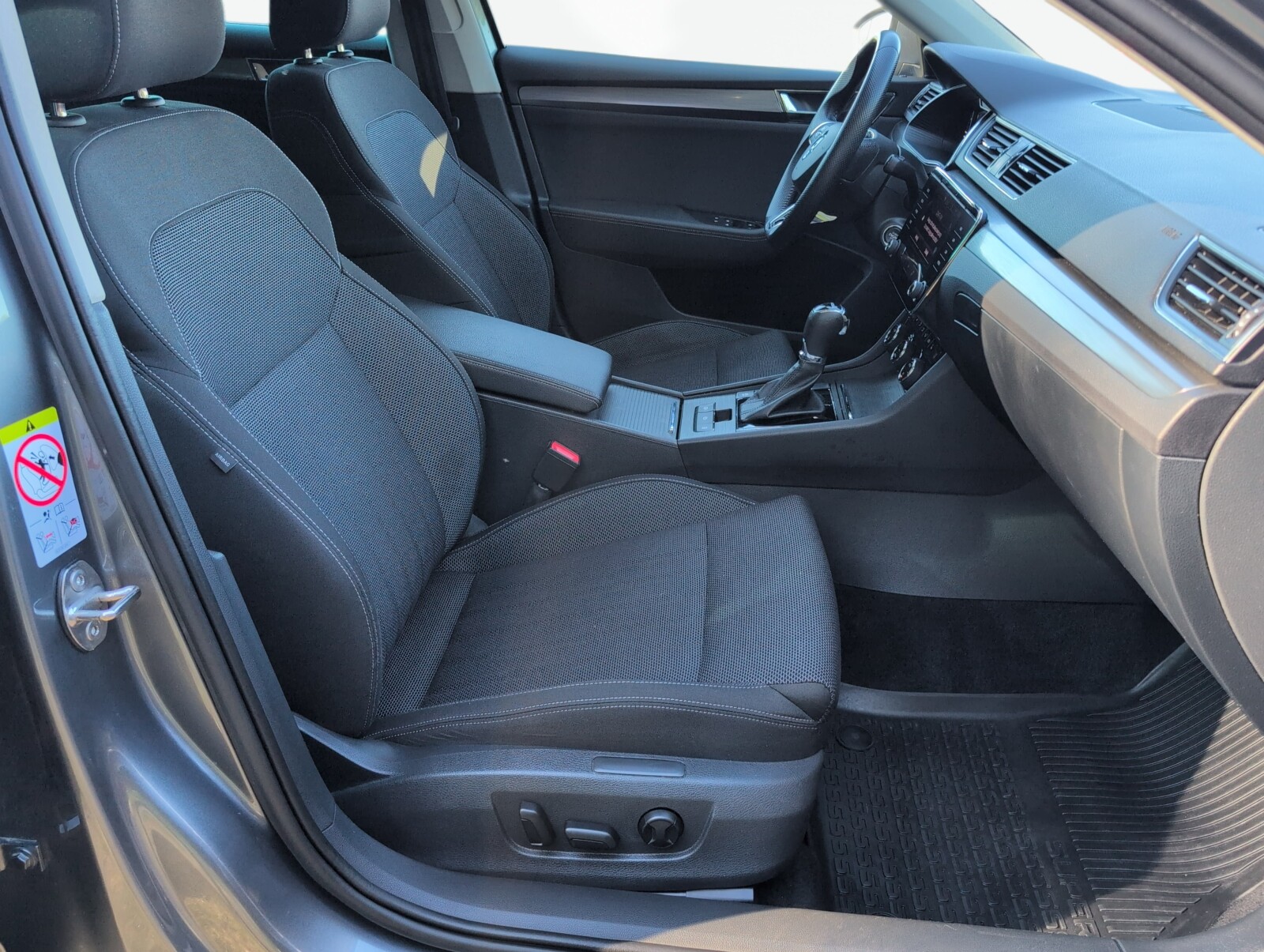 Škoda Superb Combi - zdjęcie 16