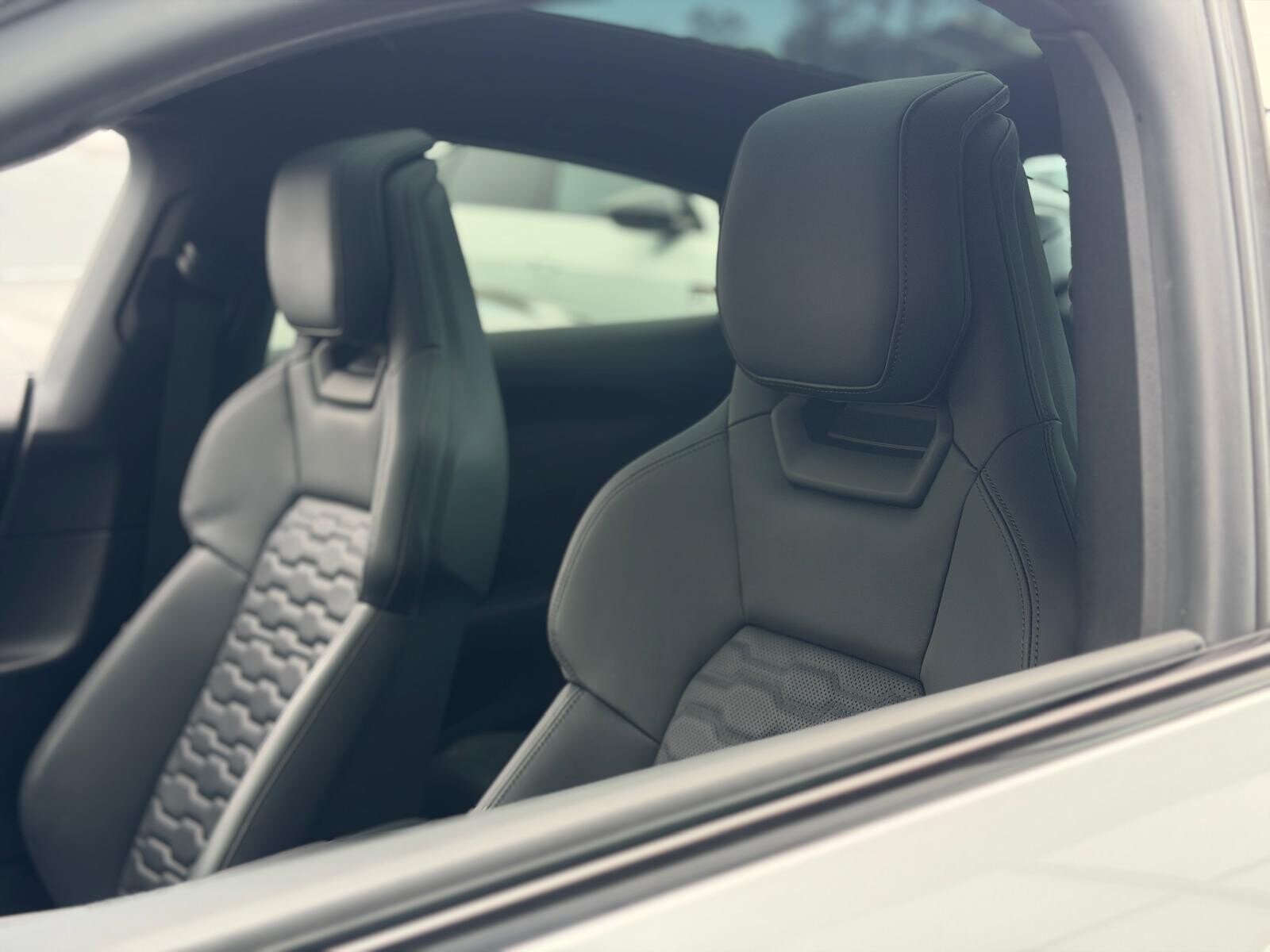 Audi e-tron GT quattro - zdjęcie 14