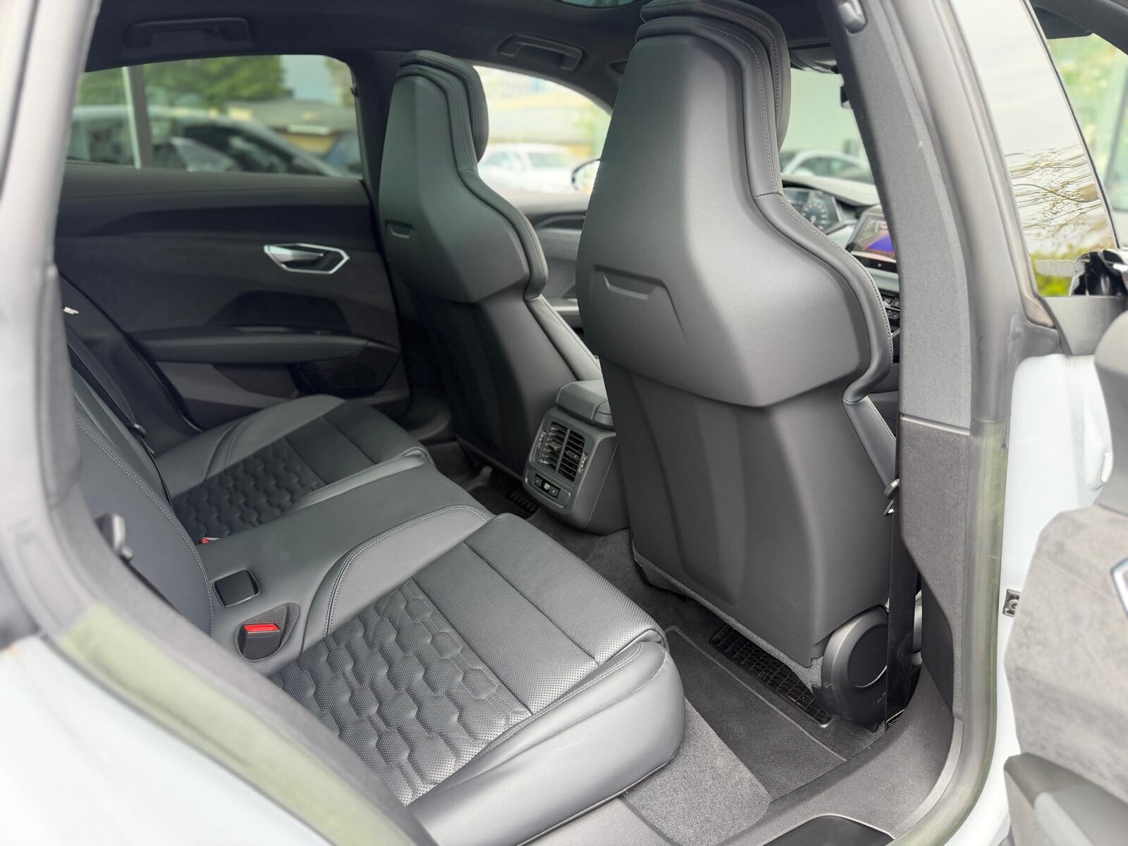 Audi e-tron GT quattro - zdjęcie 25