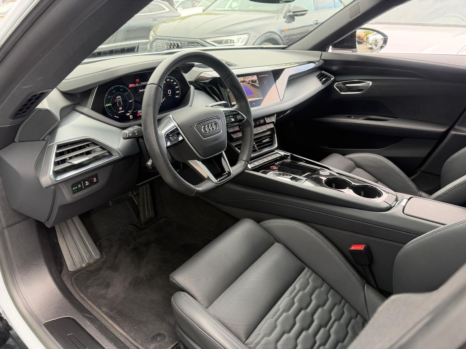Audi e-tron GT quattro - zdjęcie 16