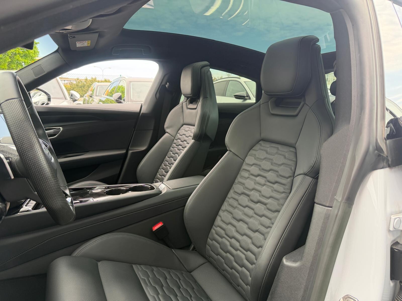 Audi e-tron GT quattro - zdjęcie 17