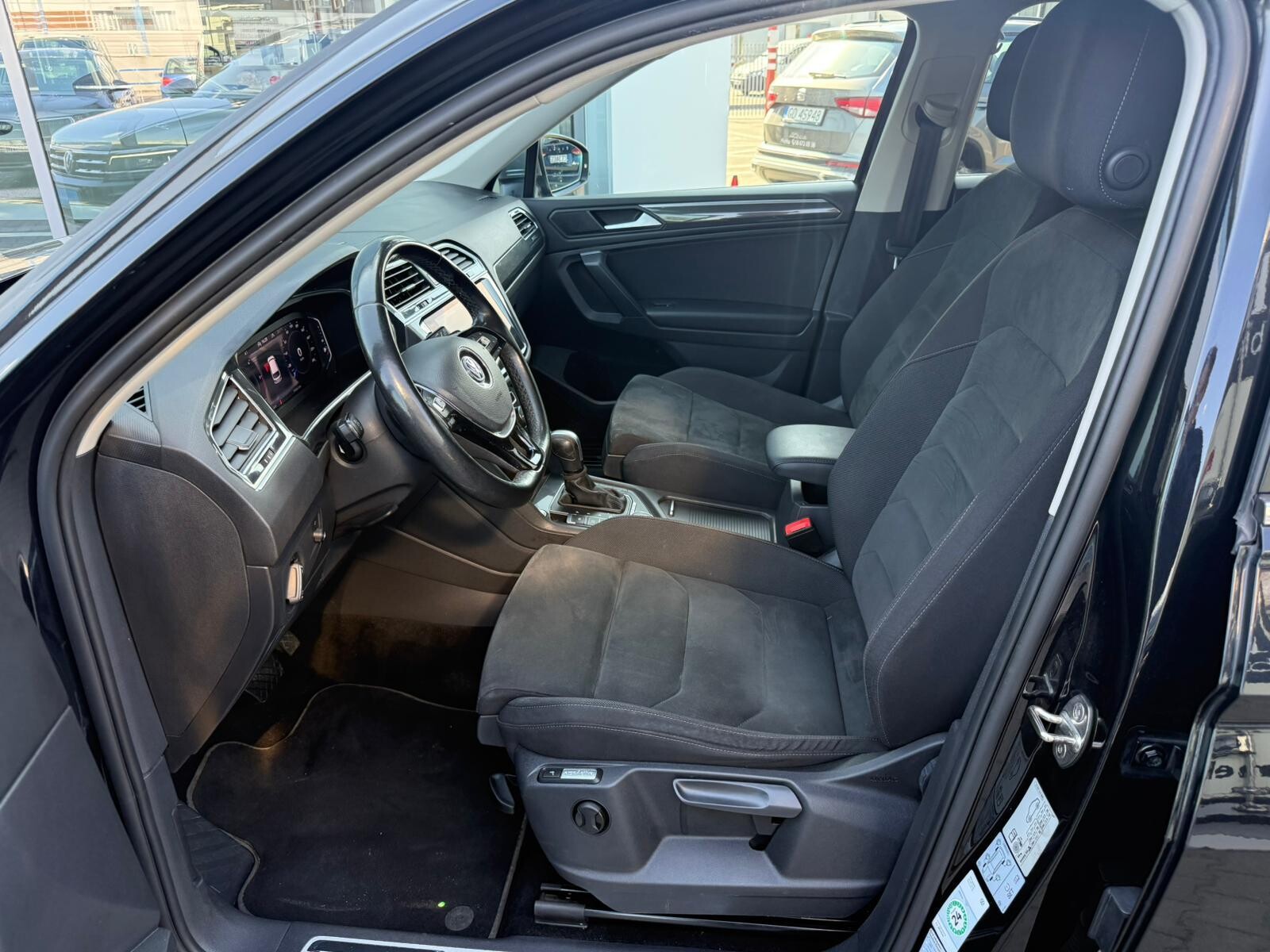 Volkswagen Tiguan Allspace - zdjęcie 11
