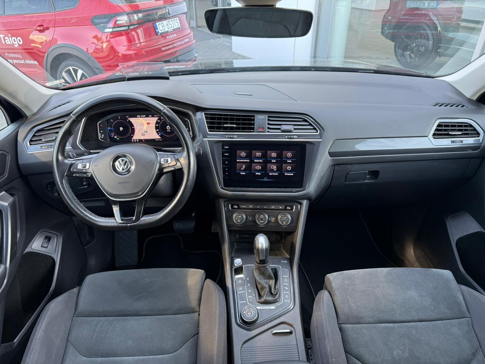 Volkswagen Tiguan Allspace - zdjęcie 17
