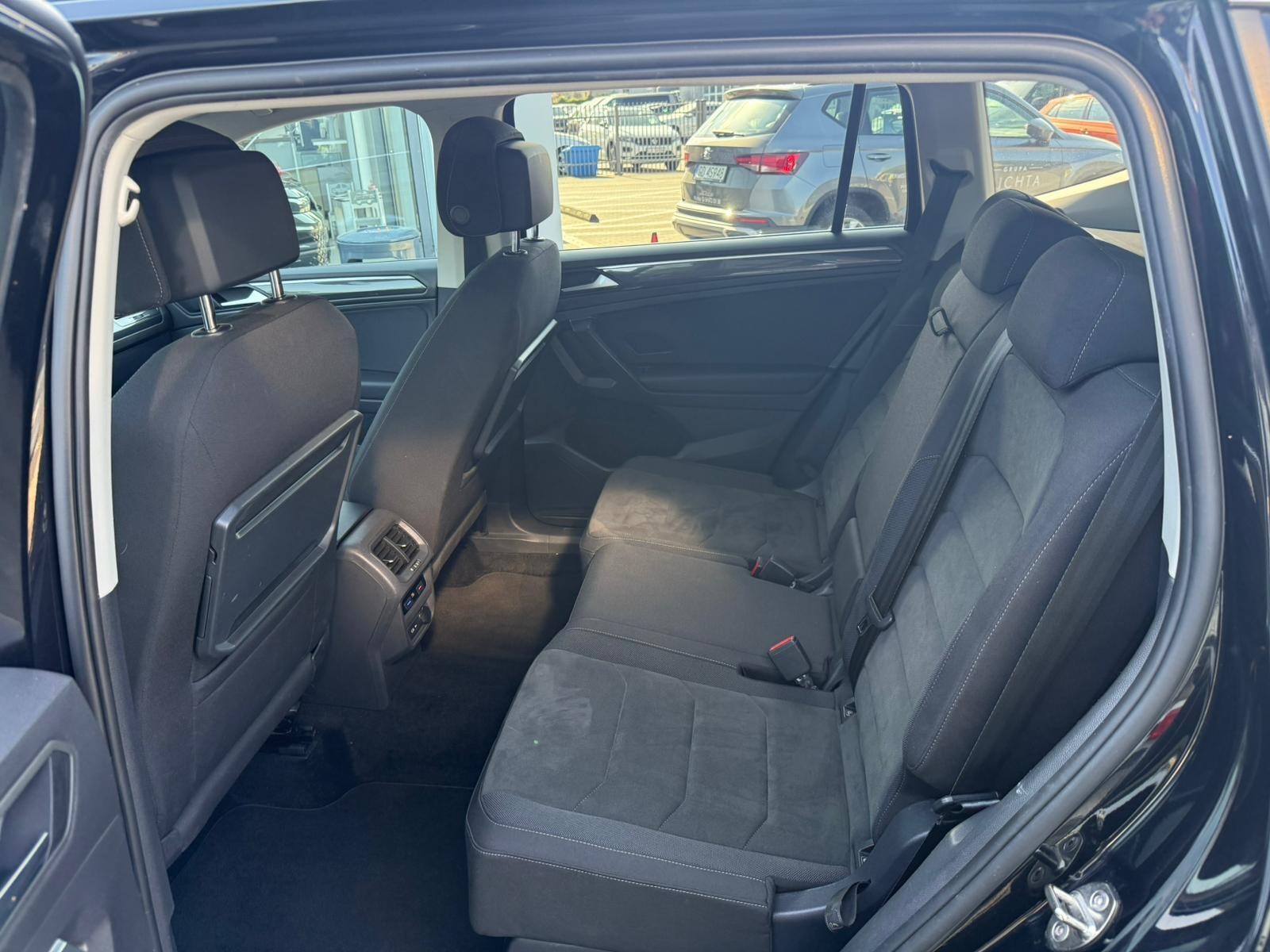 Volkswagen Tiguan Allspace - zdjęcie 14