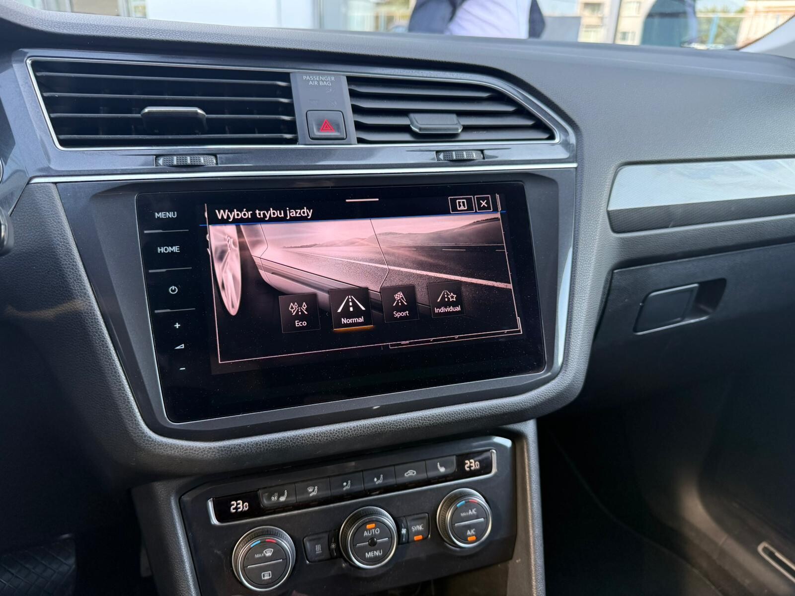Volkswagen Tiguan Allspace - zdjęcie 24