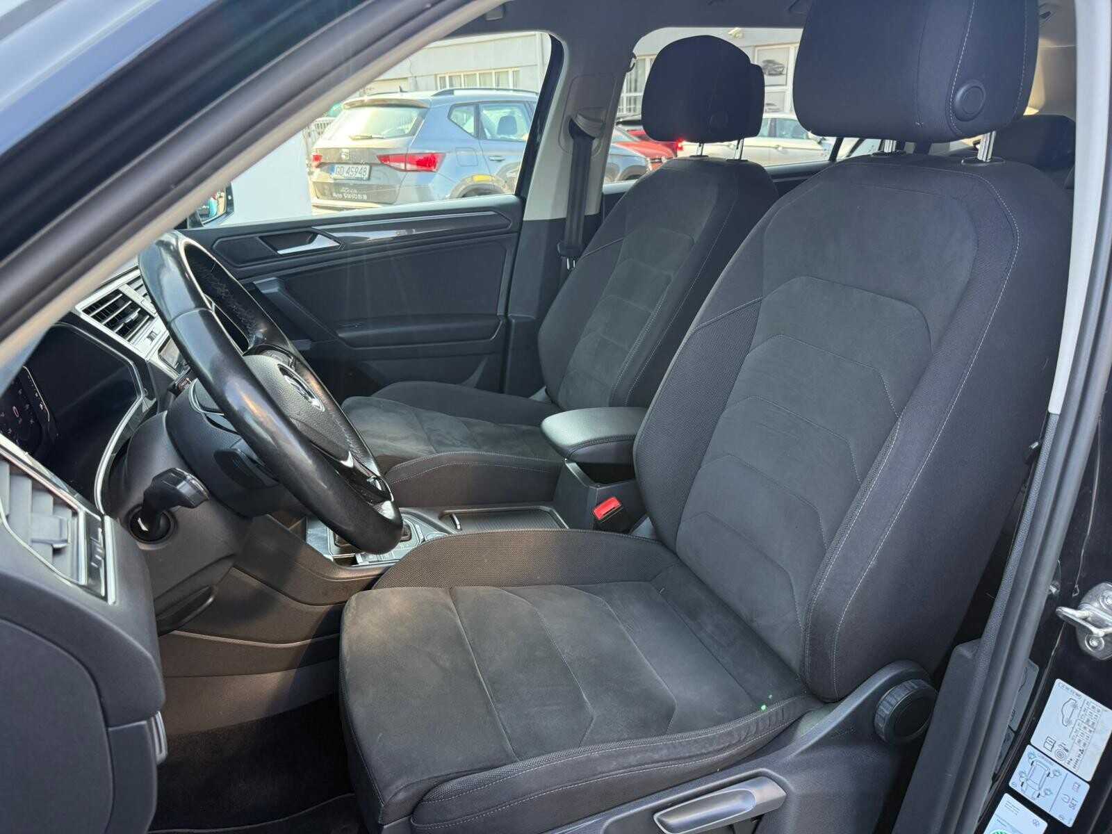 Volkswagen Tiguan Allspace - zdjęcie 13