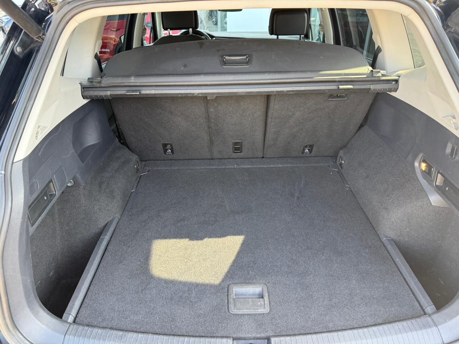 Volkswagen Tiguan Allspace - zdjęcie 9