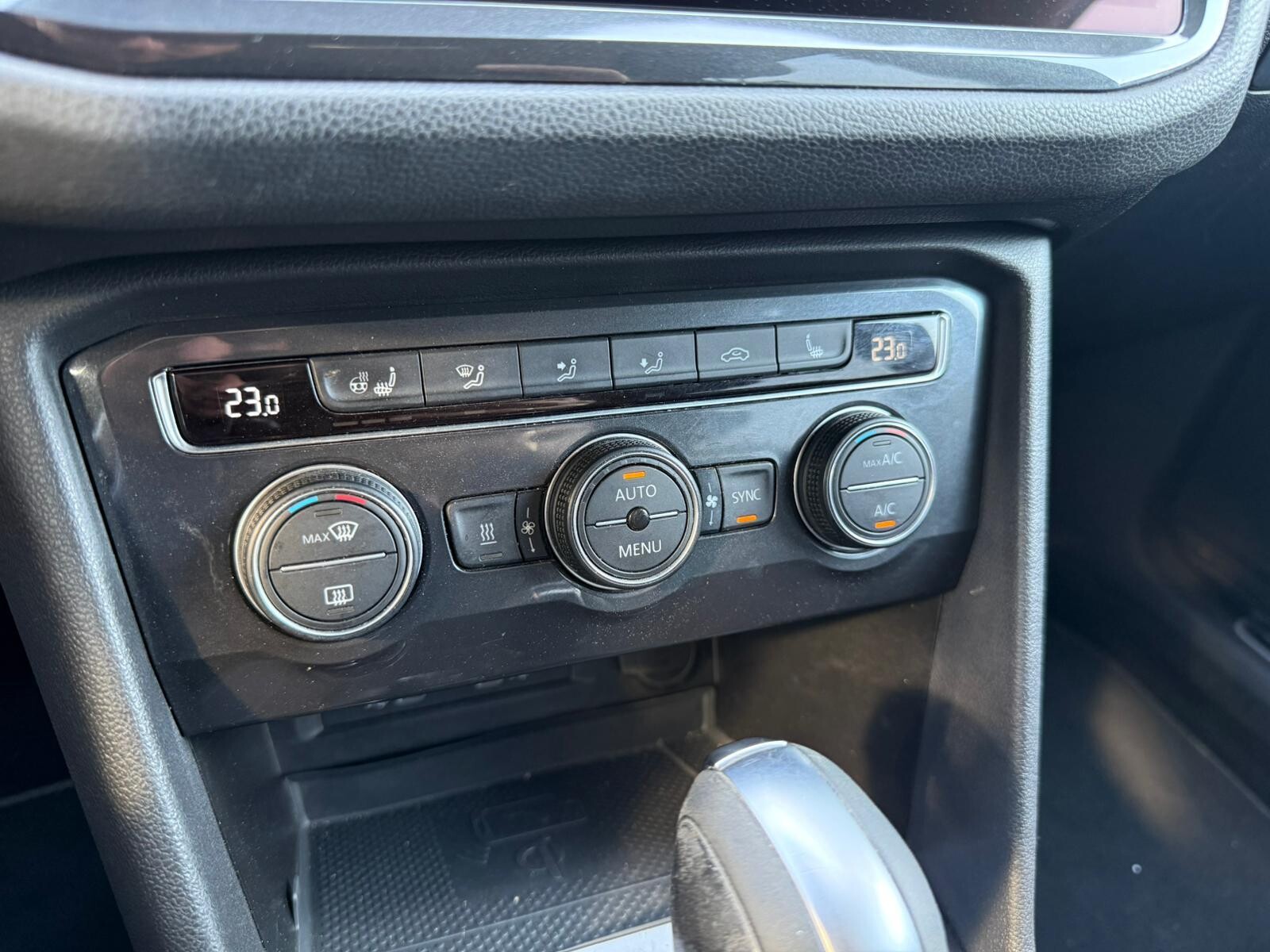 Volkswagen Tiguan Allspace - zdjęcie 32