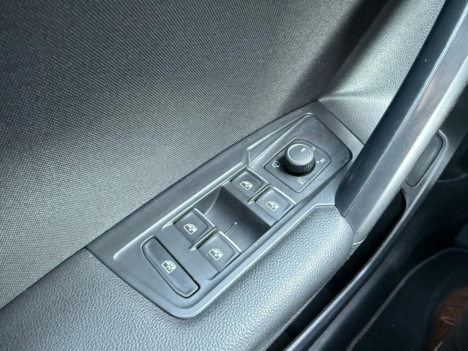 Volkswagen Tiguan Allspace - zdjęcie 34