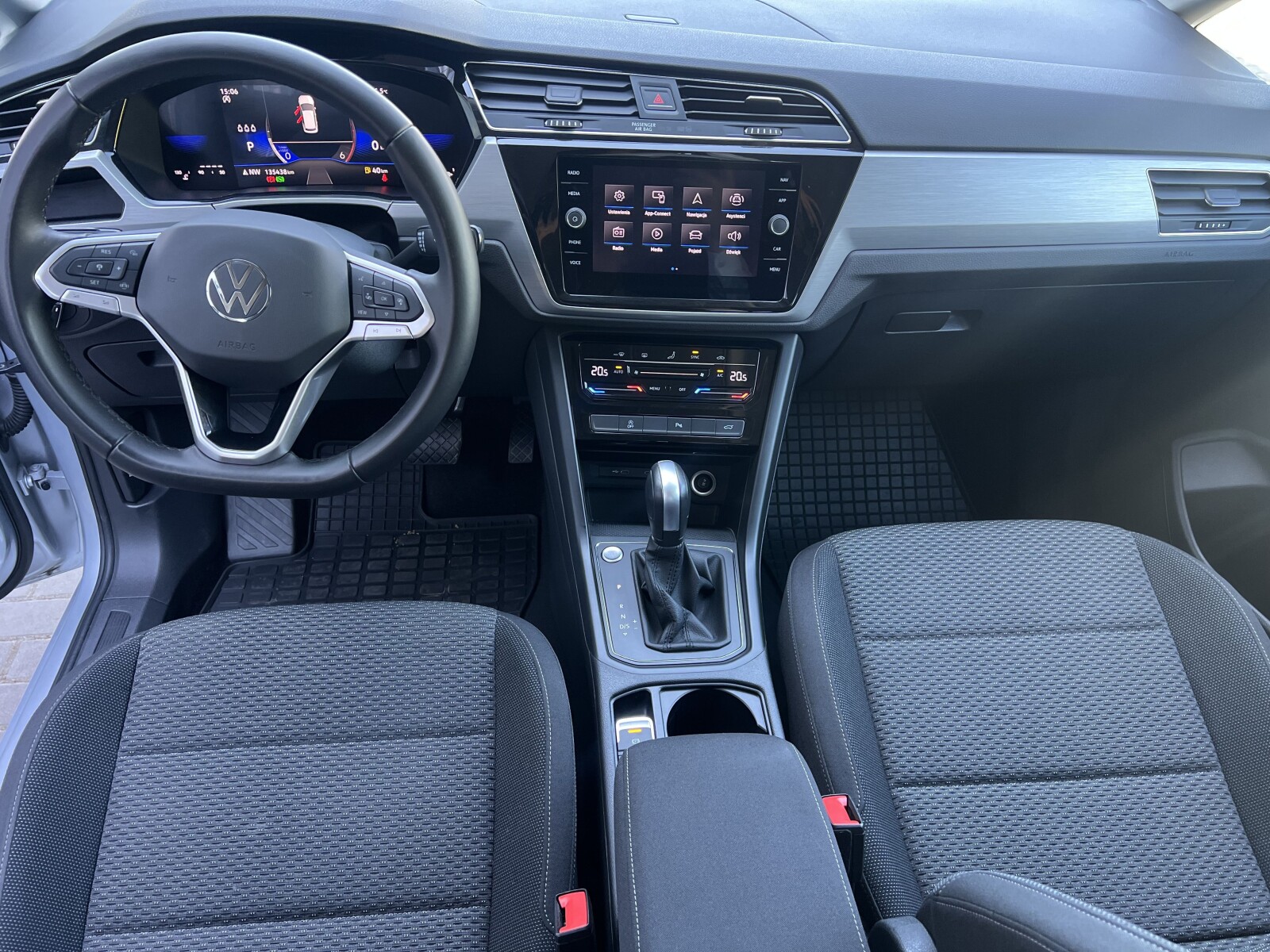 Volkswagen Touran - zdjęcie 27
