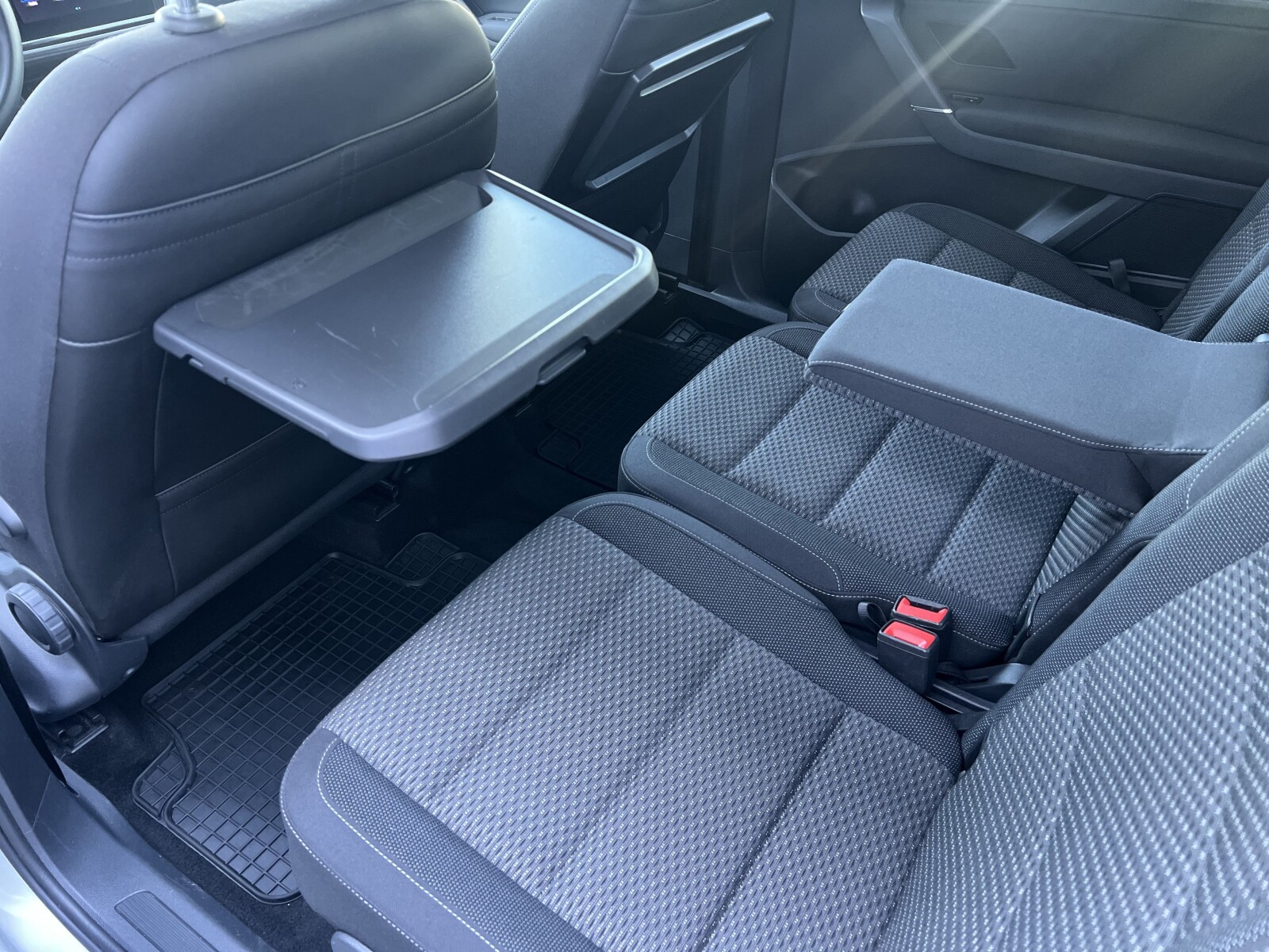 Volkswagen Touran - zdjęcie 25