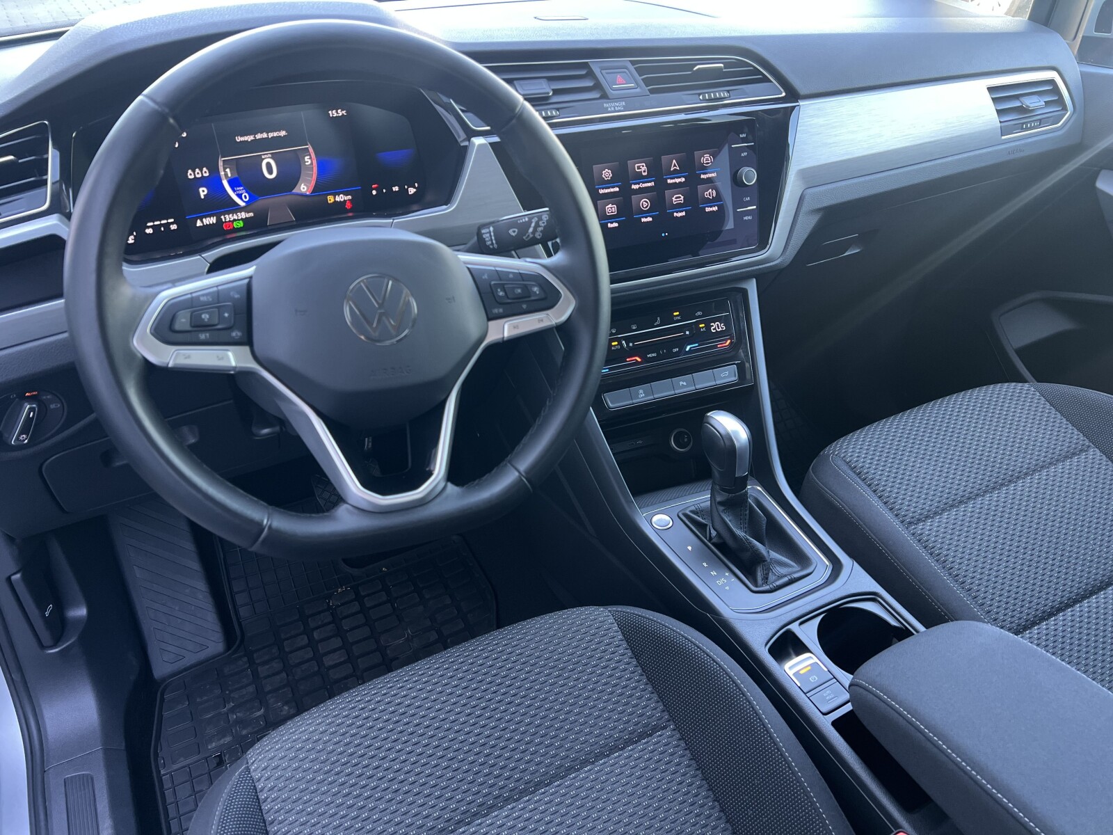 Volkswagen Touran - zdjęcie 26