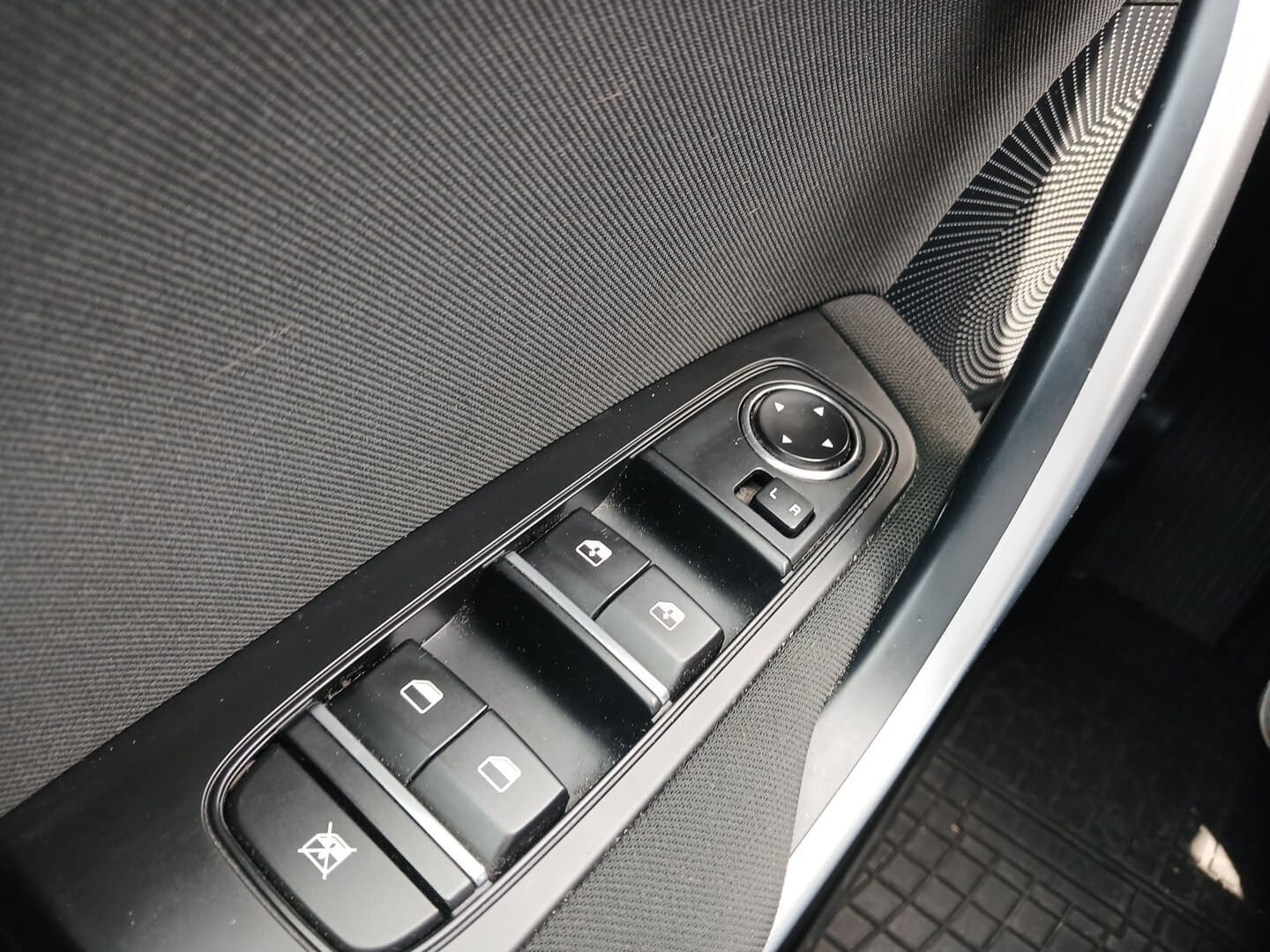 Kia Ceed - zdjęcie 17