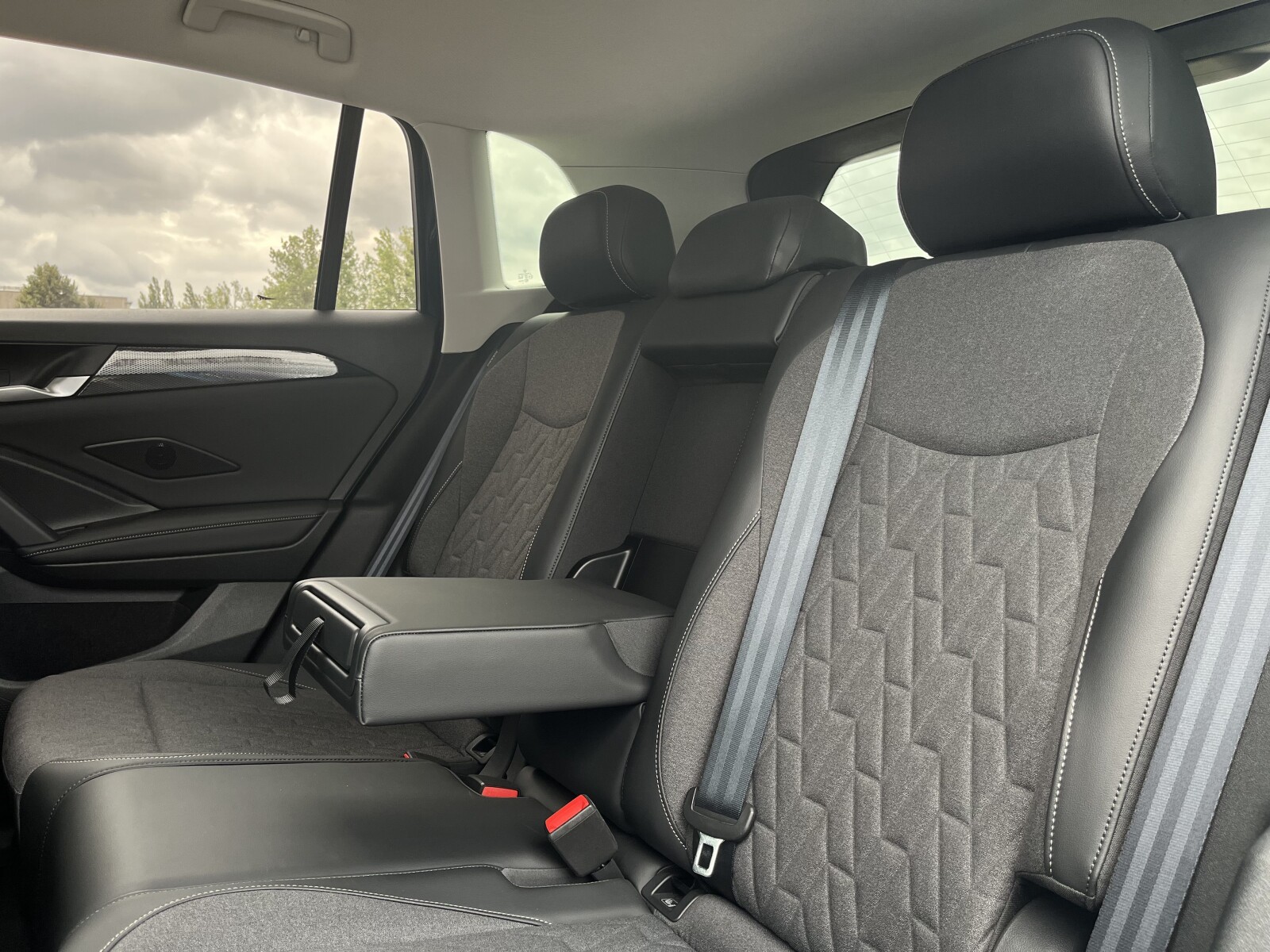 Volkswagen Tiguan - zdjęcie 37