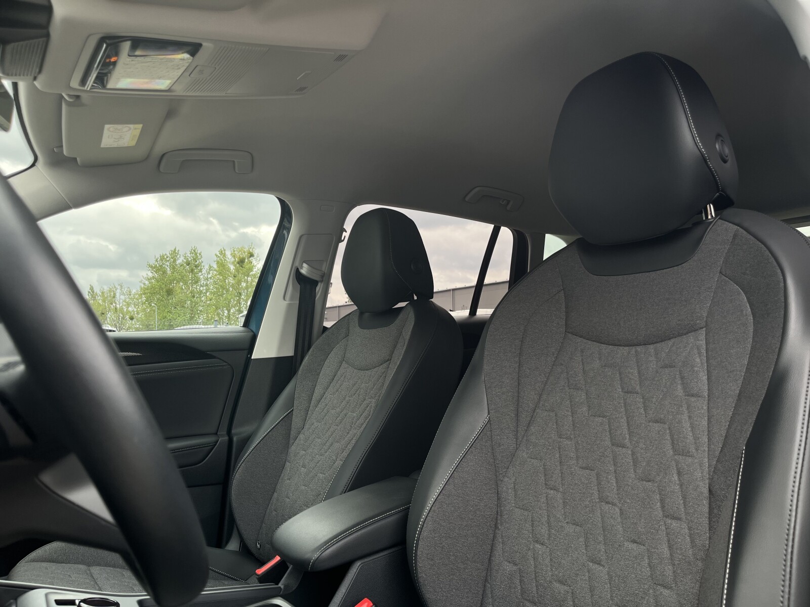 Volkswagen Tiguan - zdjęcie 13