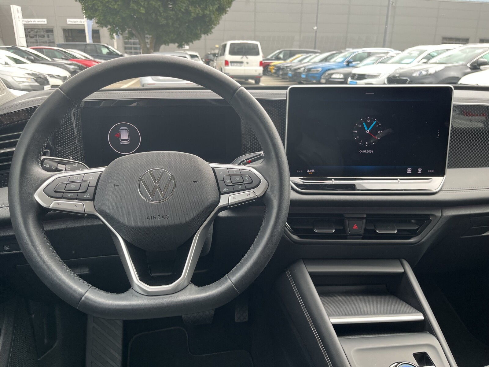 Volkswagen Tiguan - zdjęcie 16