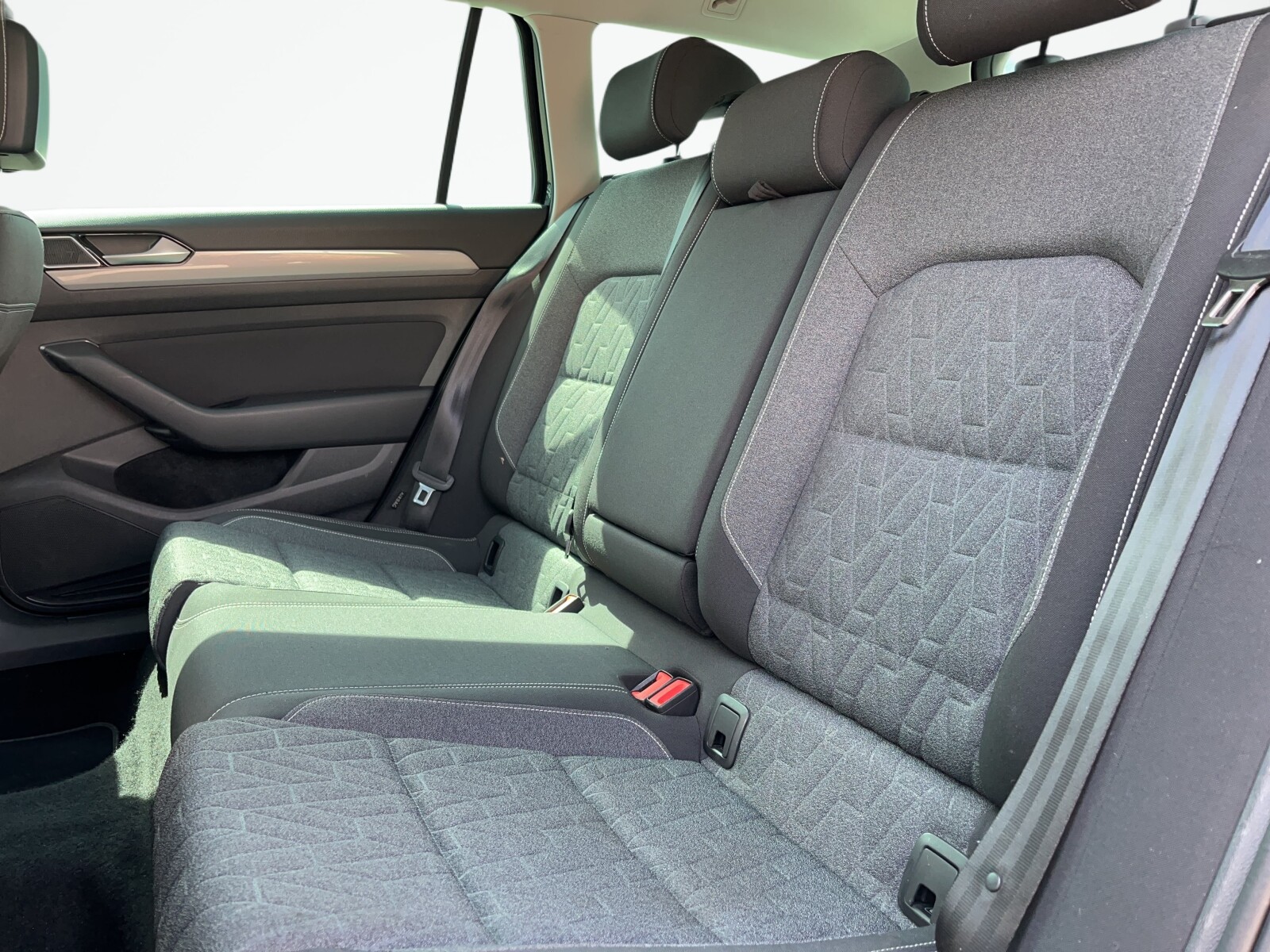Volkswagen Passat Variant - zdjęcie 14