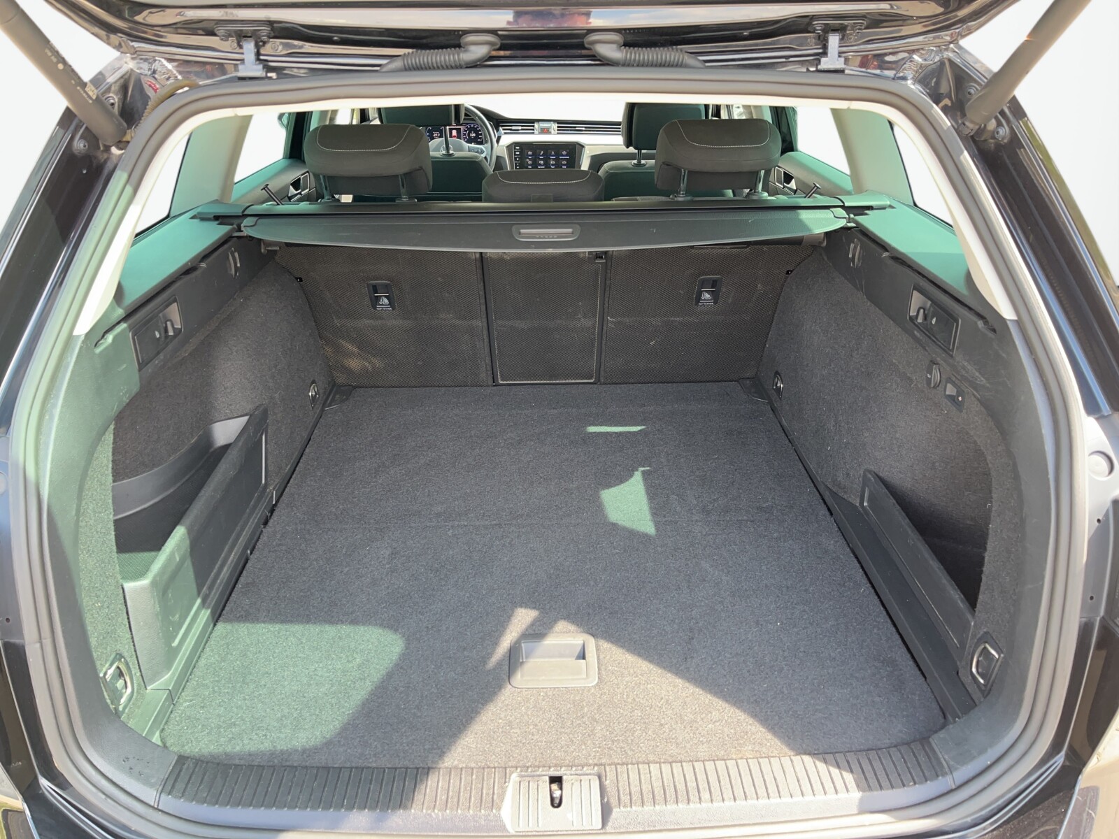 Volkswagen Passat Variant - zdjęcie 17