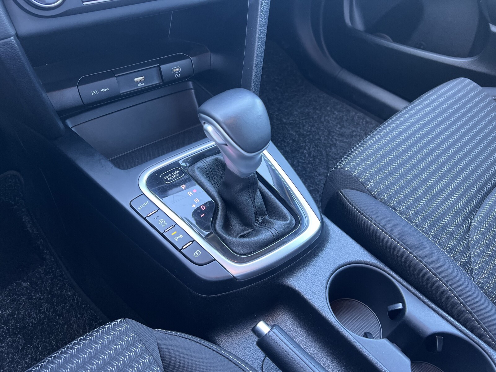 Kia Ceed - zdjęcie 21