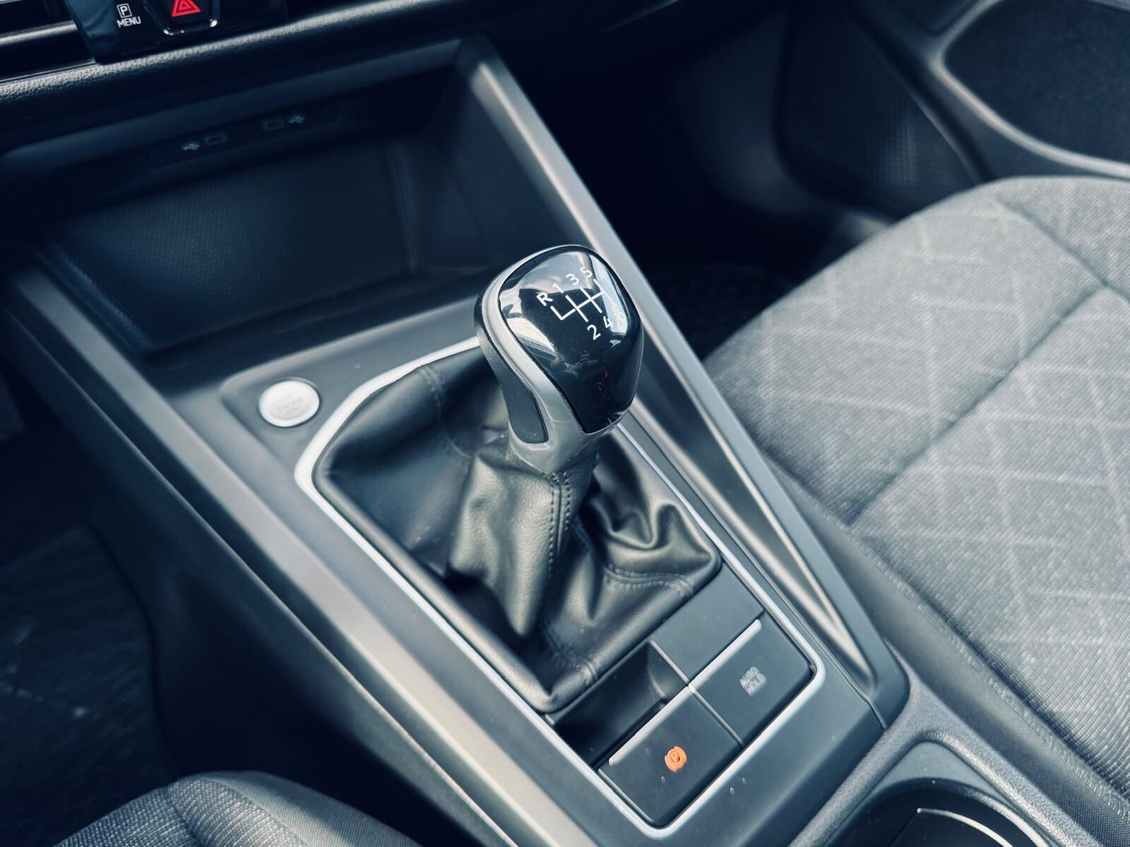Volkswagen Golf - zdjęcie 25