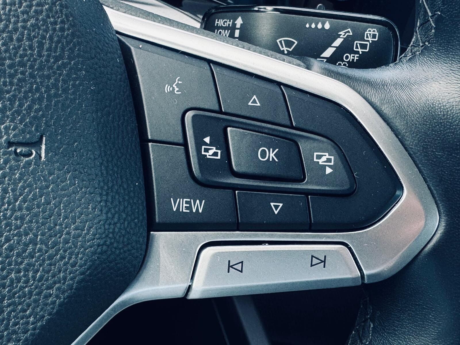 Volkswagen Golf - zdjęcie 19