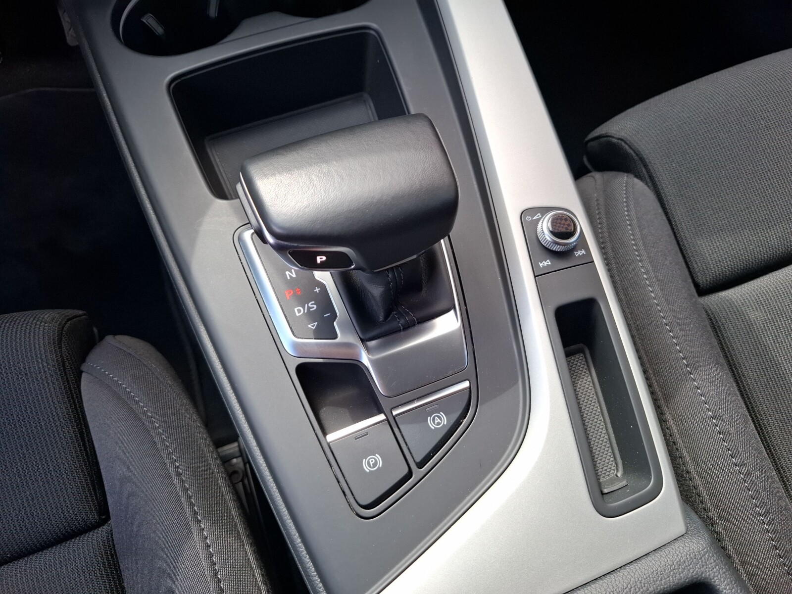 Audi A4 Avant - zdjęcie 19
