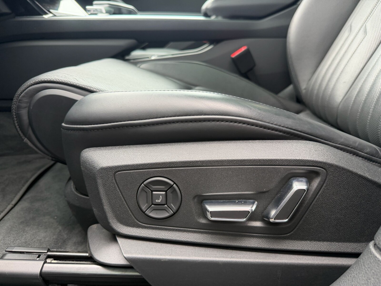 Audi e-tron Sportback - zdjęcie 17