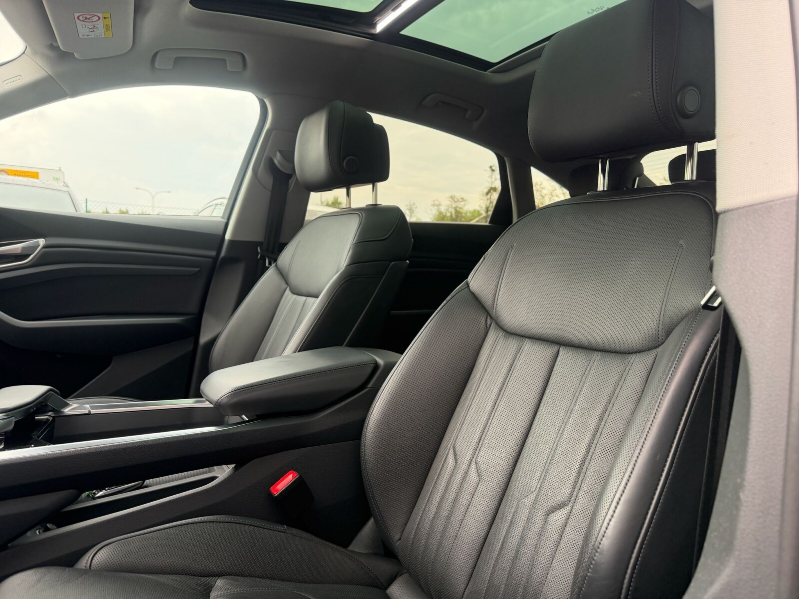 Audi e-tron Sportback - zdjęcie 16