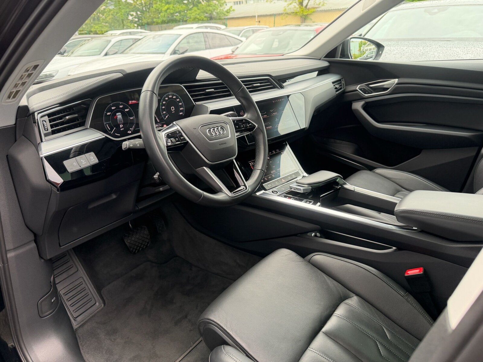 Audi e-tron Sportback - zdjęcie 15