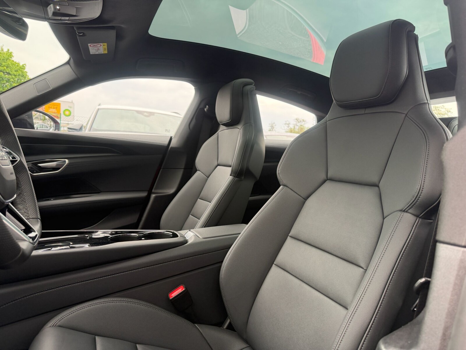Audi e-tron GT quattro - zdjęcie 15