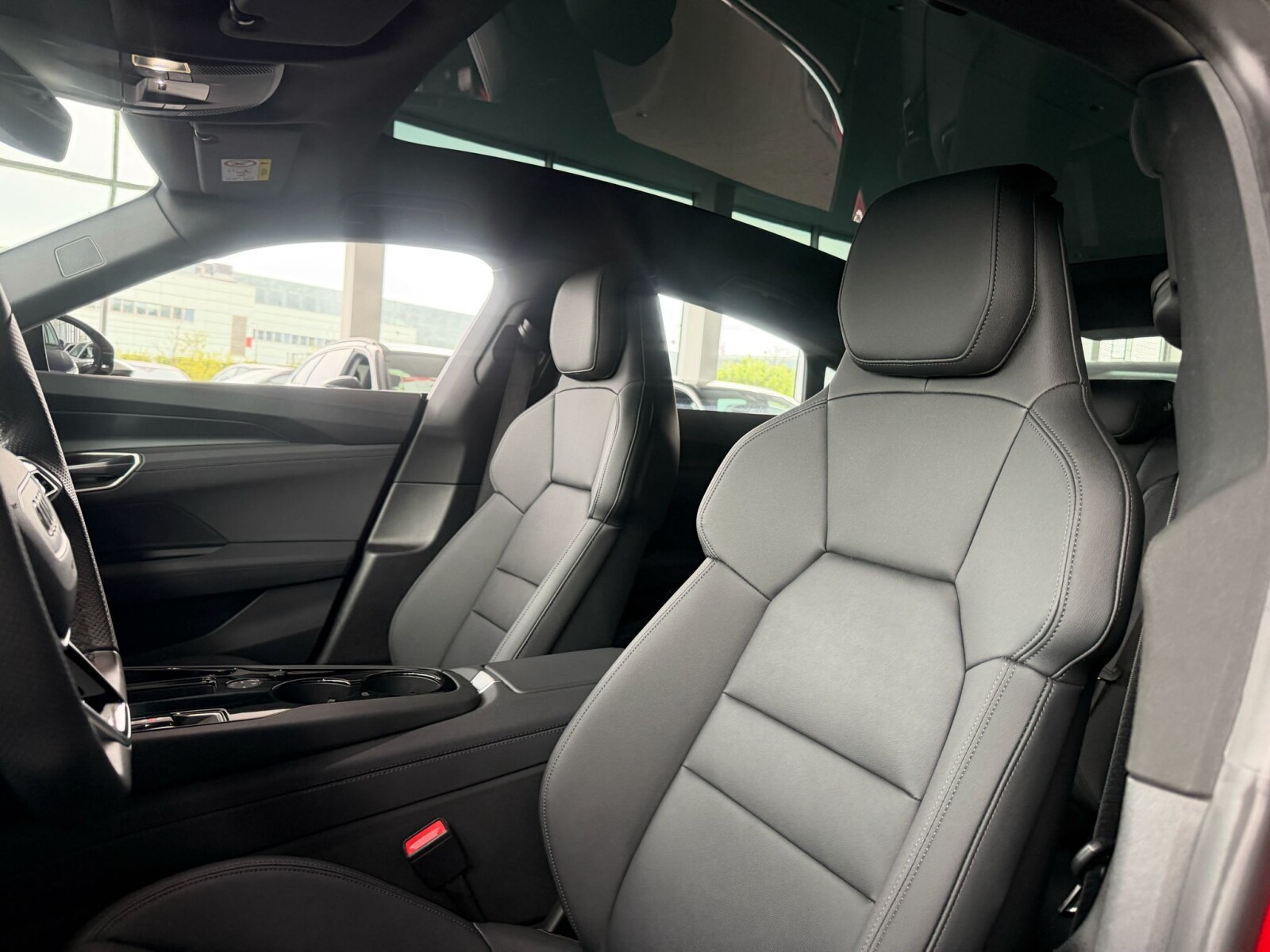 Audi e-tron GT quattro - zdjęcie 18
