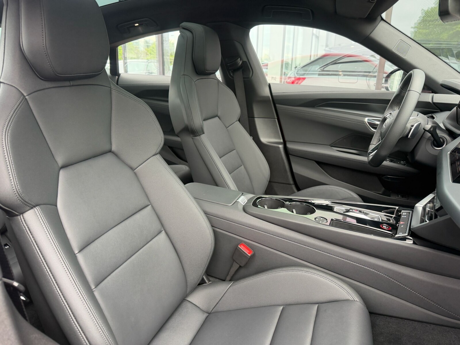 Audi e-tron GT quattro - zdjęcie 27