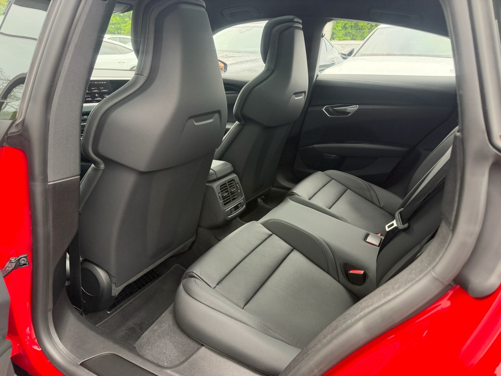 Audi e-tron GT quattro - zdjęcie 30