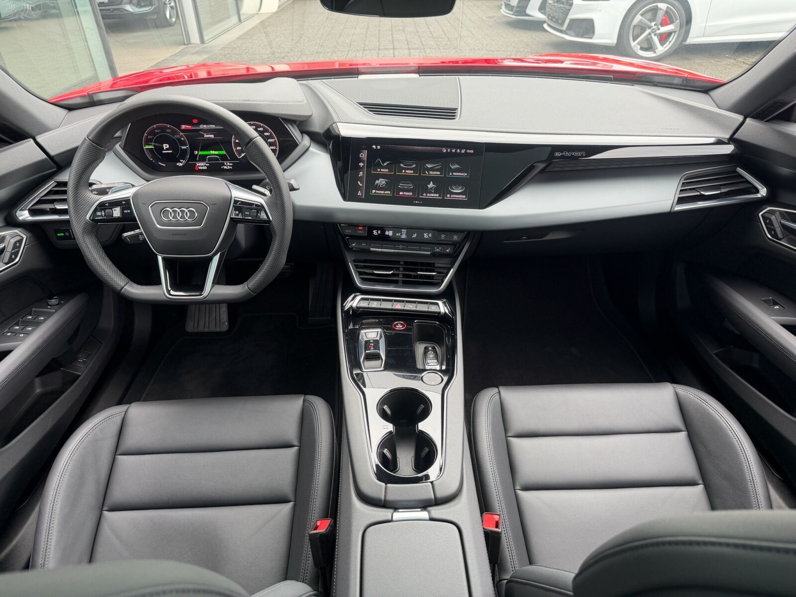 Audi e-tron GT quattro - zdjęcie 17