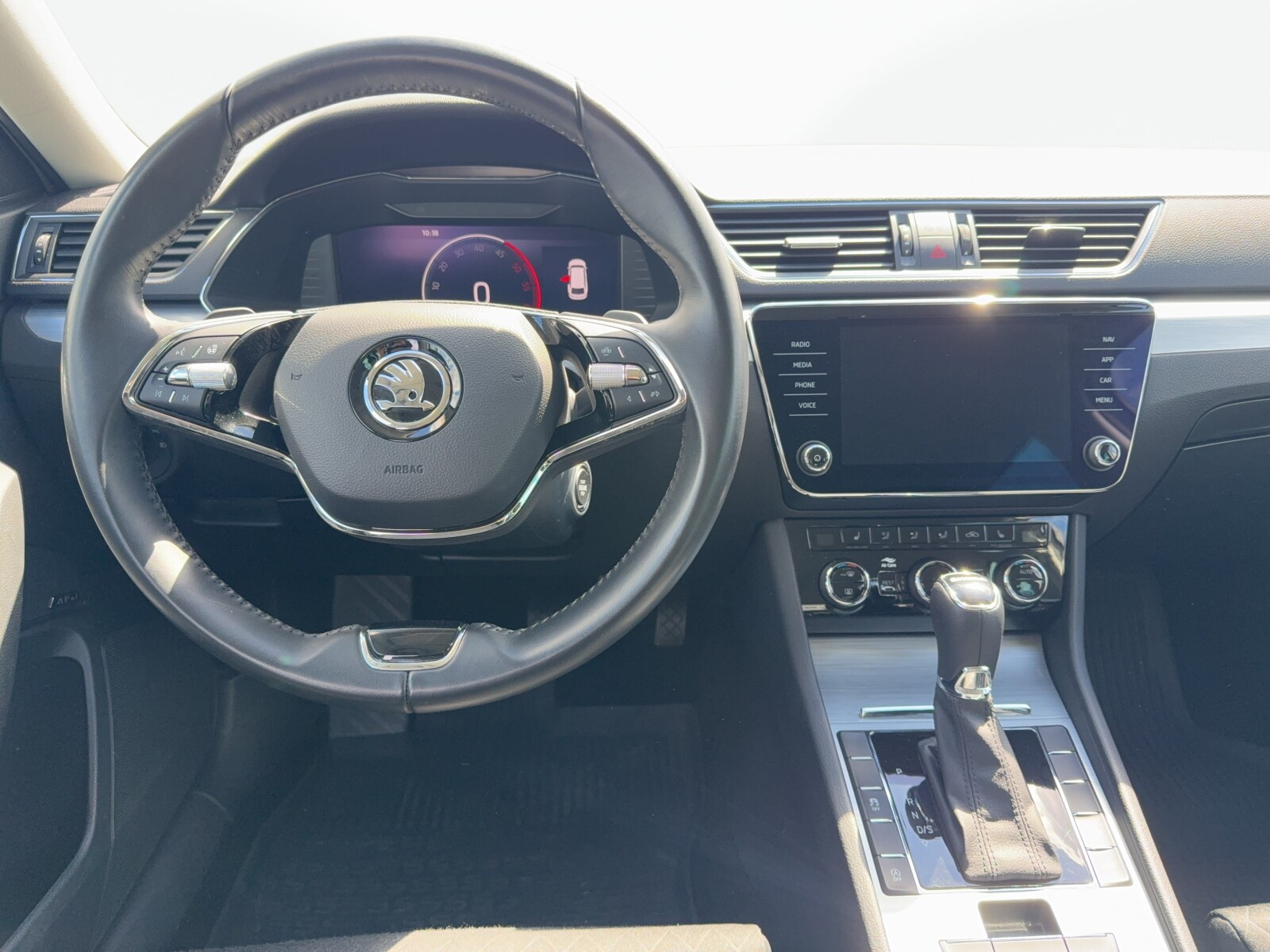 Škoda Superb - zdjęcie 11