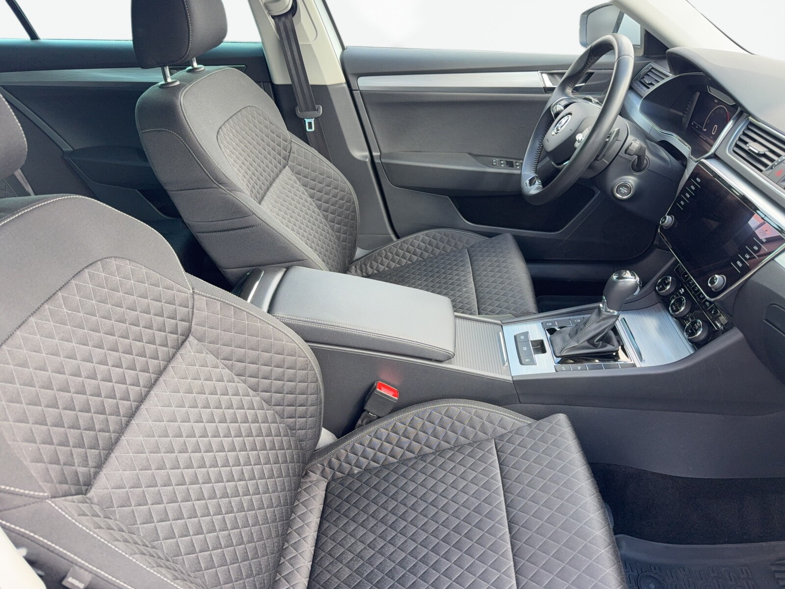 Škoda Superb - zdjęcie 12