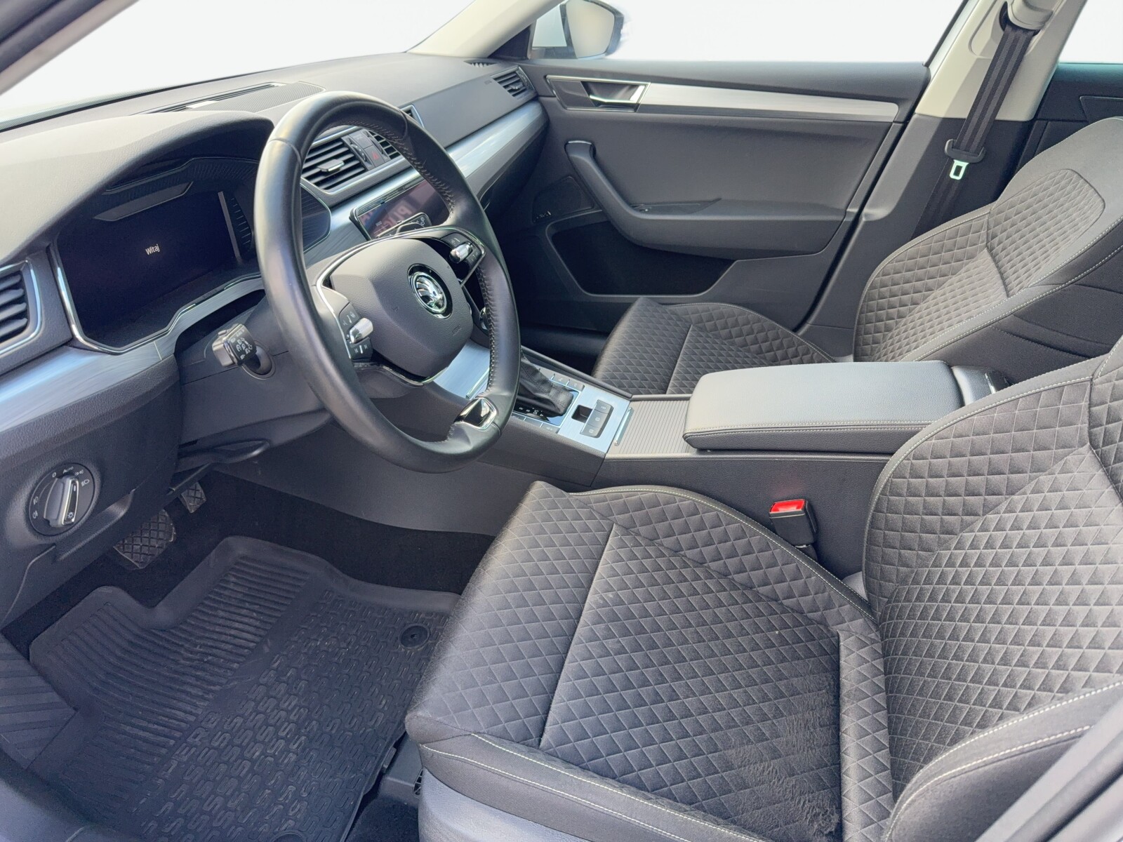 Škoda Superb - zdjęcie 9
