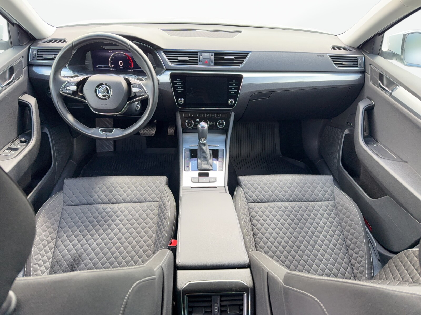 Škoda Superb - zdjęcie 10