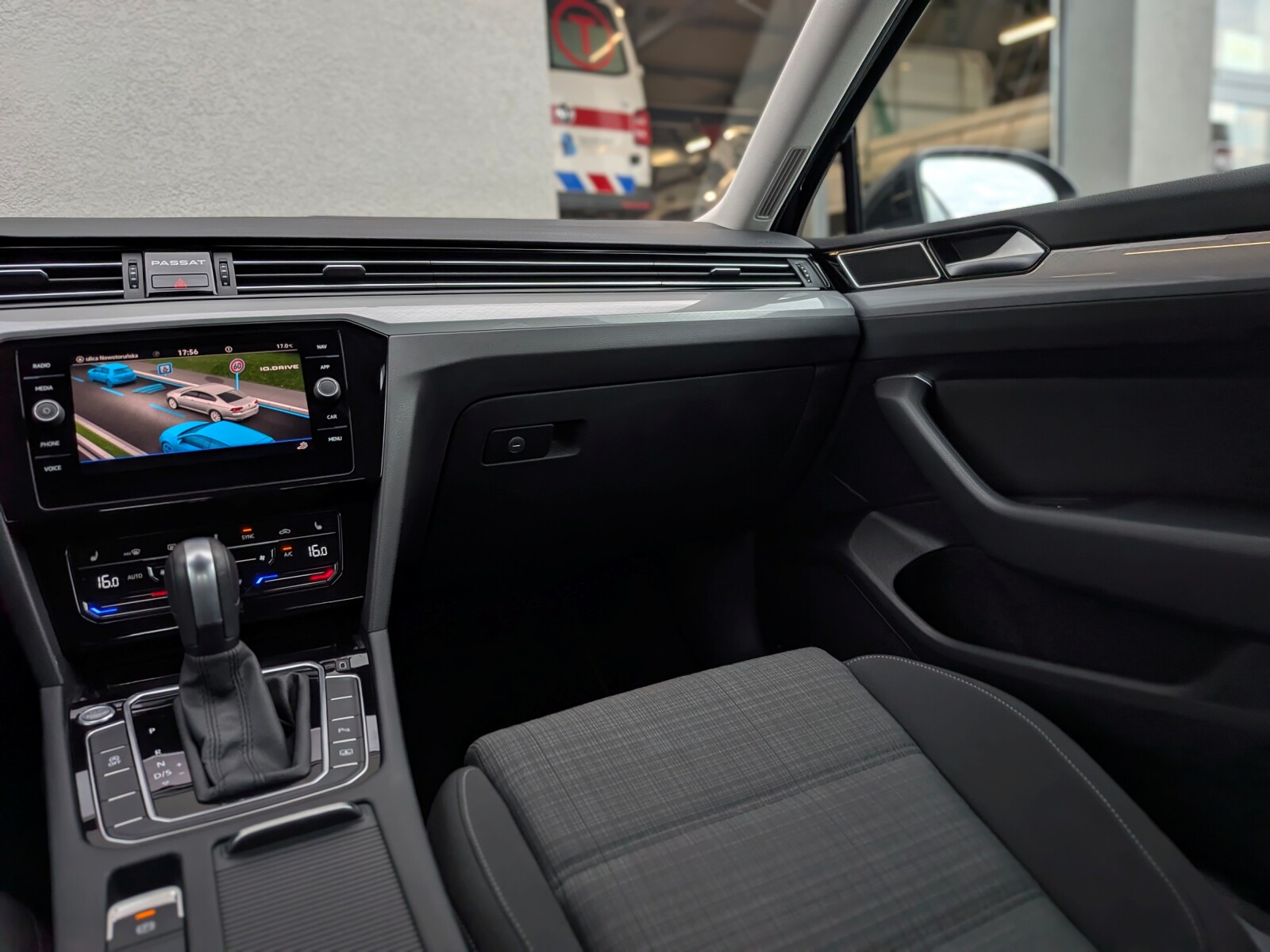 Volkswagen Passat - zdjęcie 13